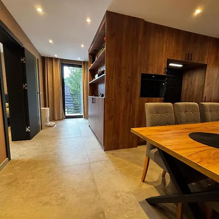 Ii, Uzdrowiskowa 41, * Щирк